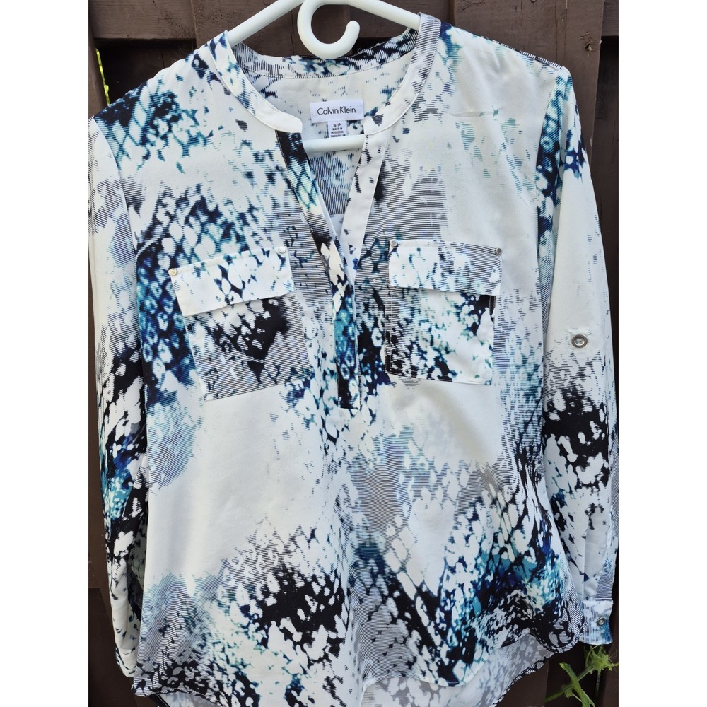Calvin Klein Women's Snakeskin Print Deep V-Neck Button-Up Long Sleeve Shirt L
